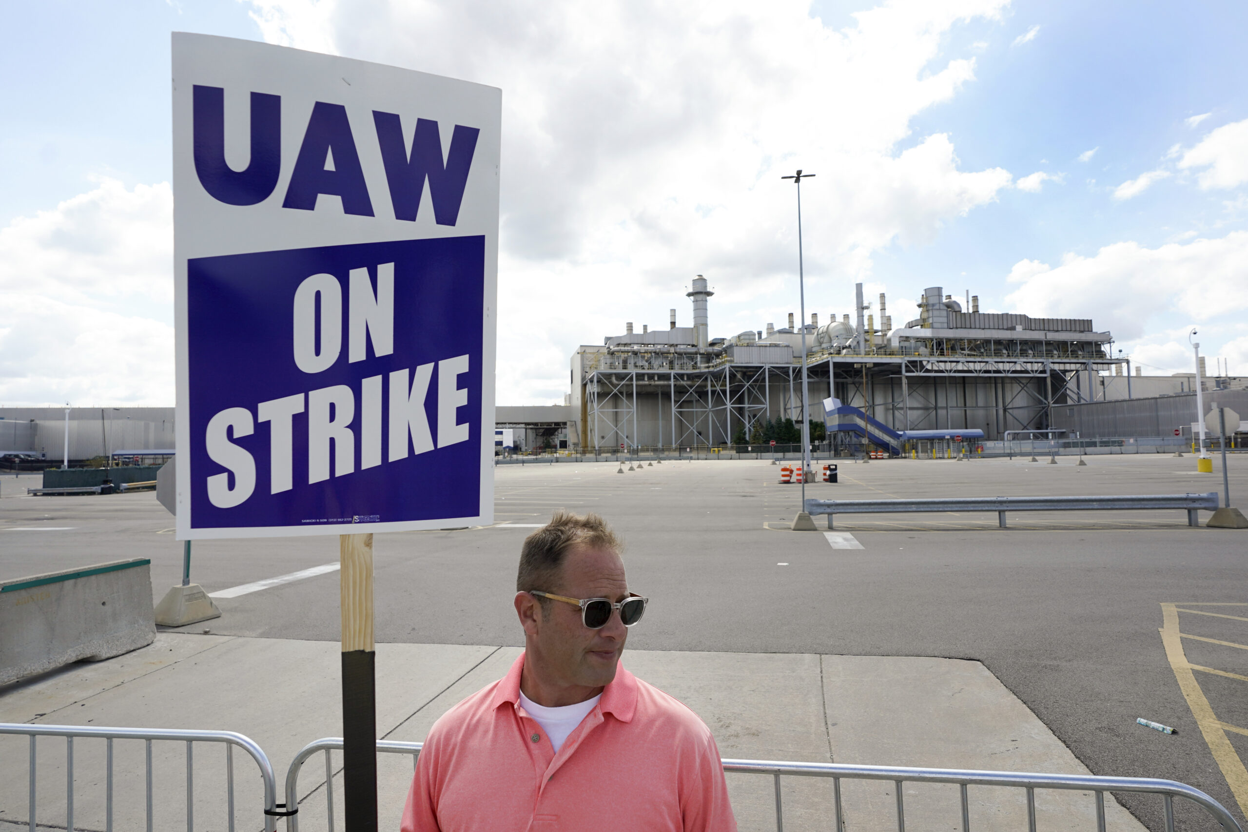 One potential strategy for Elon Musk to come out on top in the UAW strike.