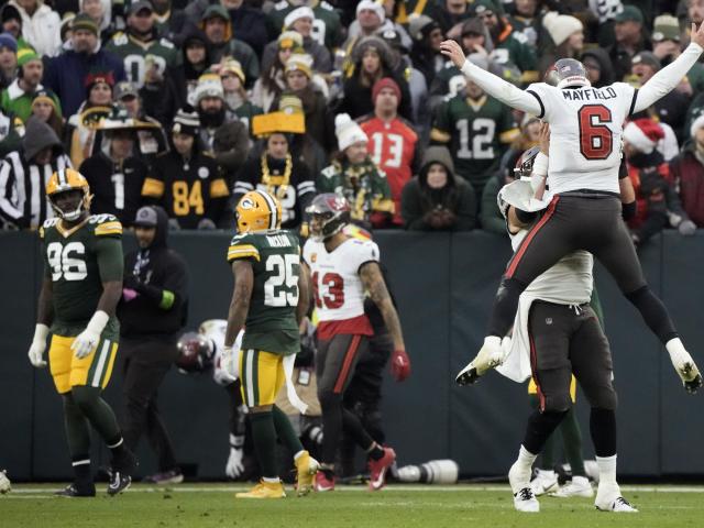 Baker Mayfield passes for 381 yards and scores 4 touchdowns, helping the Bucs maintain their standing in the NFC South with a 34-20 victory over the Packers.