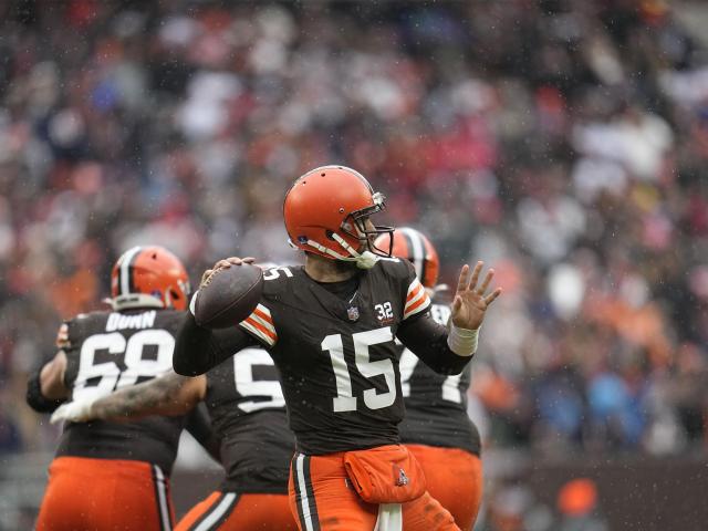 Joe Flacco throws for 374 yards, leads injured Browns to 20-17 victory against Bears at WRALSportsFan.com.