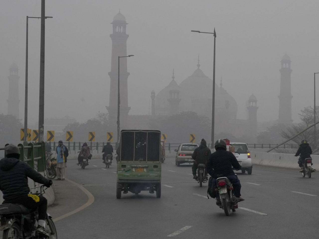 In South Asia, both air pollution and politics present difficulties that extend beyond national borders.