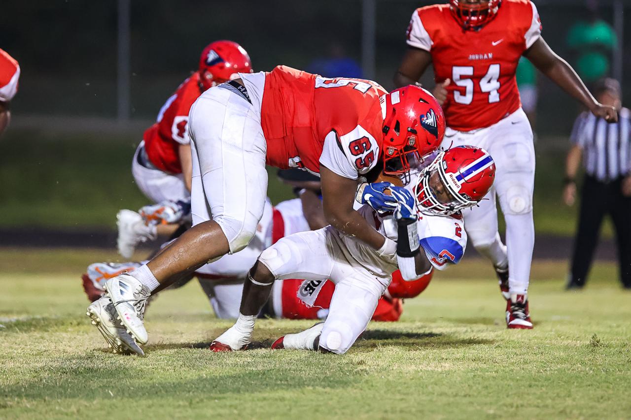 The Georgia Bulldogs have extended an offer to Noah Clark, a sophomore defensive lineman from Jordan.