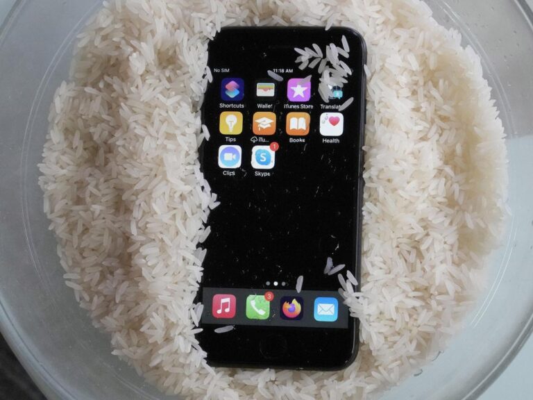 A Helpful Trick: Avoid using rice to dry your device. Here's a guide for drying out your smartphone.