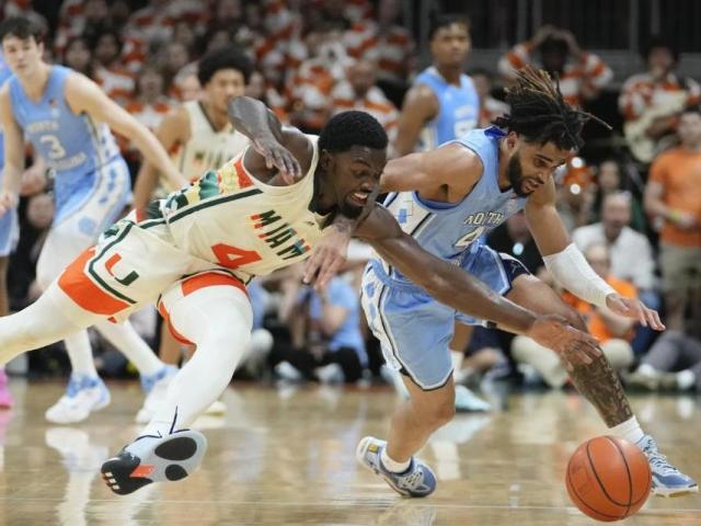 Davis scored 25 points to help the third-ranked North Carolina secure a 75-72 victory against Miami at WRALSportsFan.com.