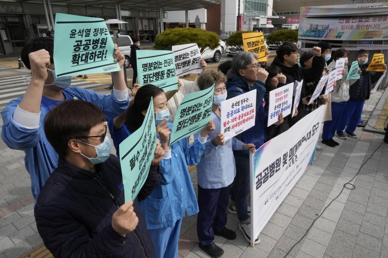 What is the reason behind the strike of numerous South Korean junior doctors and its impact on patients?