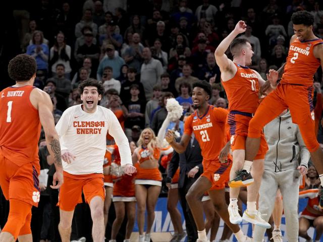 Chase Hunter scores 20 as Clemson beats Baylor 72-64 in 2nd round of NCAA tourney :: WRALSportsFan.com