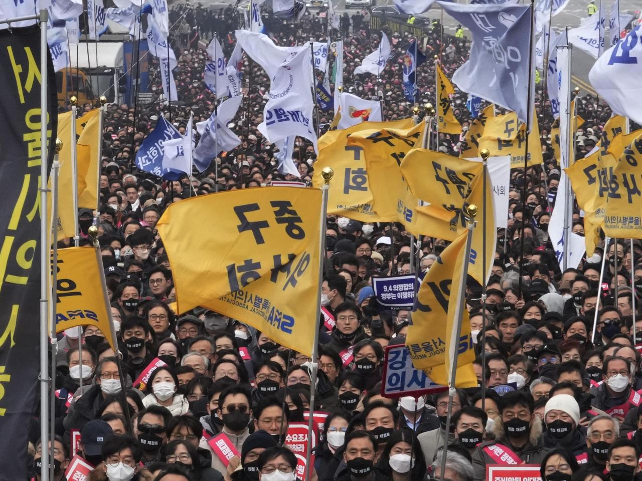 Several Korean physicians may have their licenses suspended as Seoul takes action to prosecute leaders of the strike.