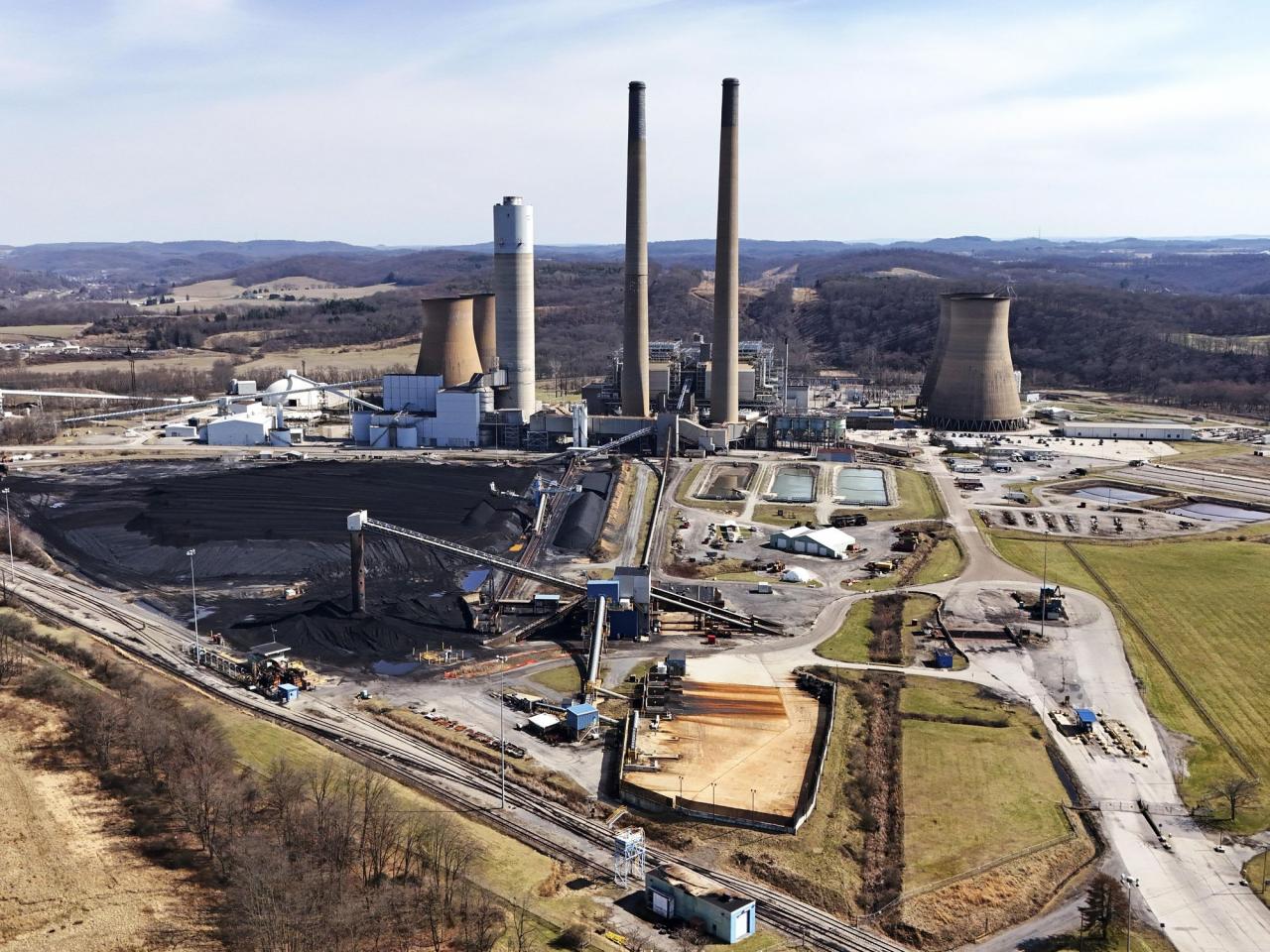 The governor of Pennsylvania has revealed a proposal to decrease the amount of greenhouse gases produced and increase the use of renewable energy in a state that is a major producer of energy.