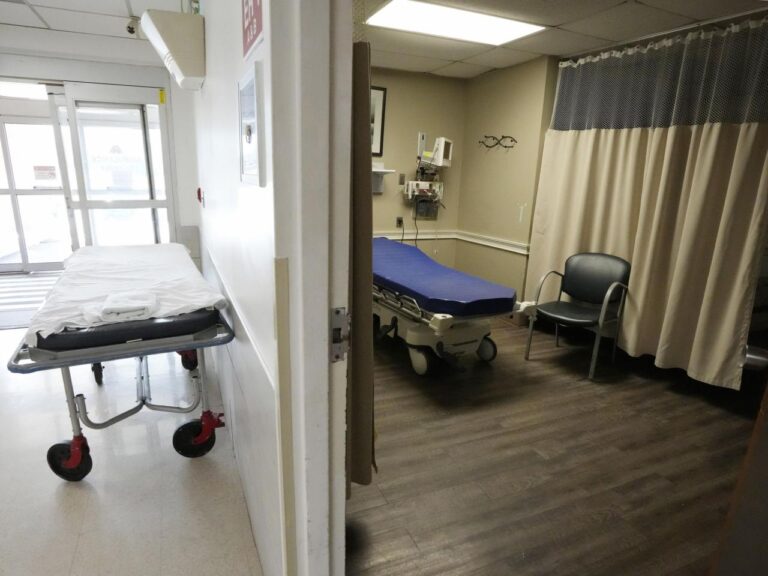 to 18

A novel type of hospital is emerging in rural parts of America. To meet requirements, institutions are required to shut down their beds to a maximum of 18.