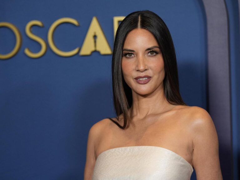 Which breast cancer calculator does Olivia Munn recommend?