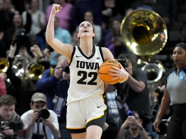 Caitlin Clark leads Iowa back to Final Four, scoring 41 points in 94-87 win over defending champ LSU :: WRALSportsFan.com