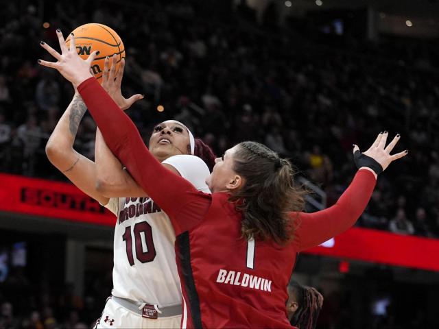 South Carolina defeats the Wolfpack 78-59 to head to the National Championship :: WRALSportsFan.com