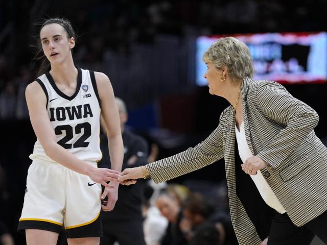 South Carolina tries to finish off perfect season when it faces Clark and Iowa in women's title game :: WRALSportsFan.com