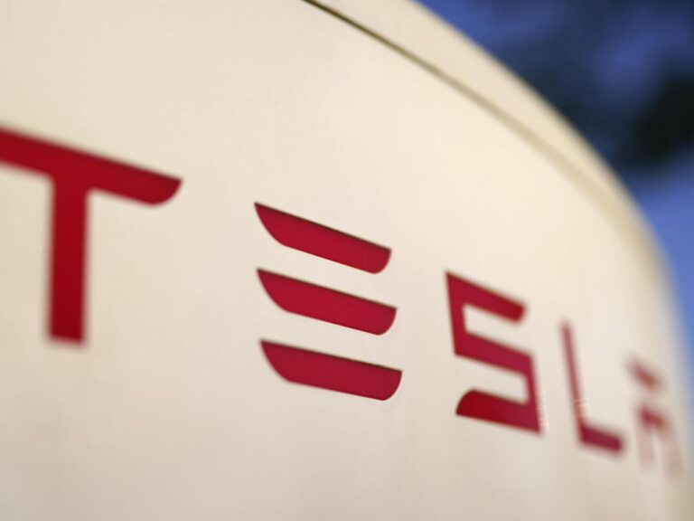 Tesla settles lawsuit over man's death in a crash involving its semi-autonomous driving software