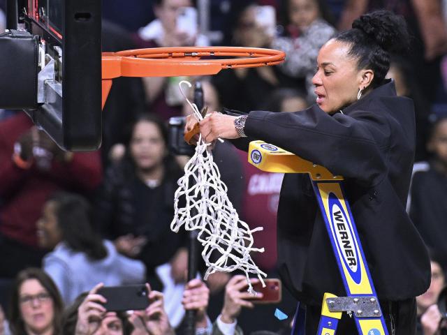Undefeated South Carolina women advance to Final Four with 70-58 win over Oregon State :: WRALSportsFan.com