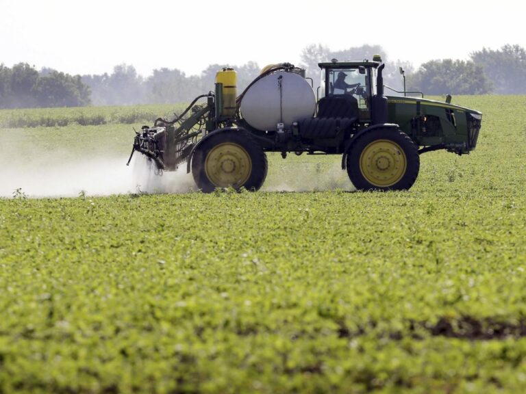 Weedkiller manufacturer seeks lawmakers' help to squelch claims it failed to warn about cancer