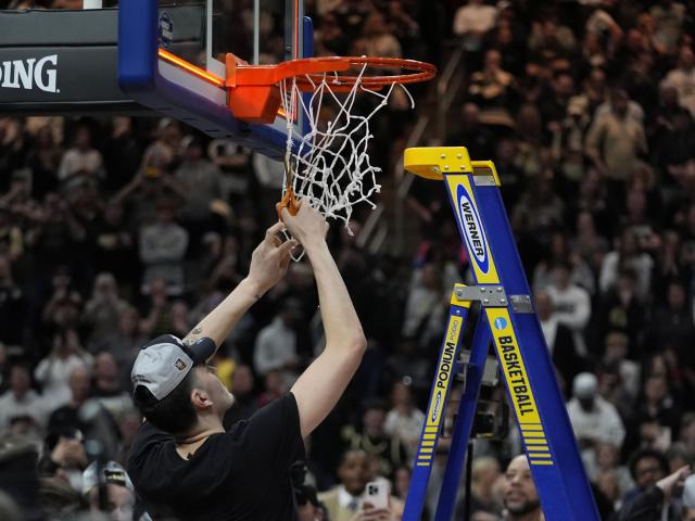 Zach Edey goes big and sends Purdue to first Final Four since 1980 with a 72-66 win over Tennessee :: WRALSportsFan.com