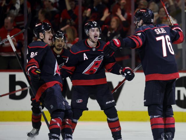 Hurricanes stay alive with a late goal, beat Rangers 4-3 :: WRALSportsFan.com