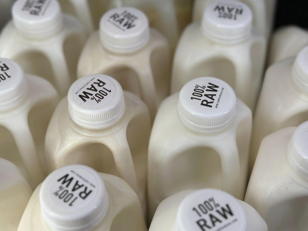 There's bird flu in US dairy cows. Raw milk drinkers aren't deterred