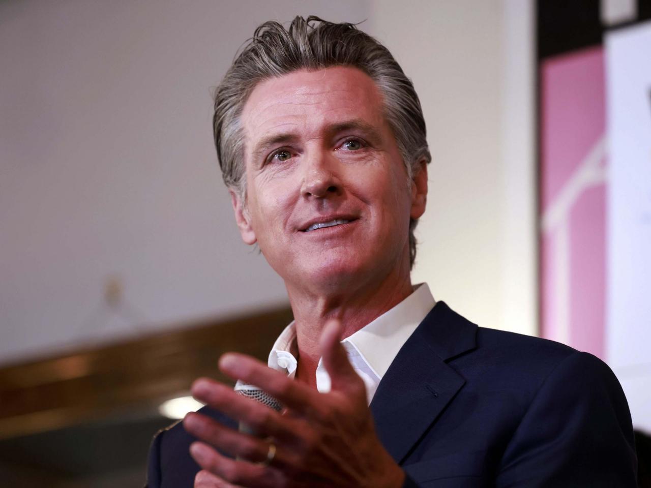 California governor wants to restrict smartphone usage in schools