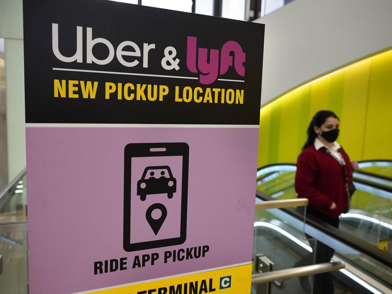 Uber and Lyft agree to pay drivers $32.50 per hour in Massachusetts settlement