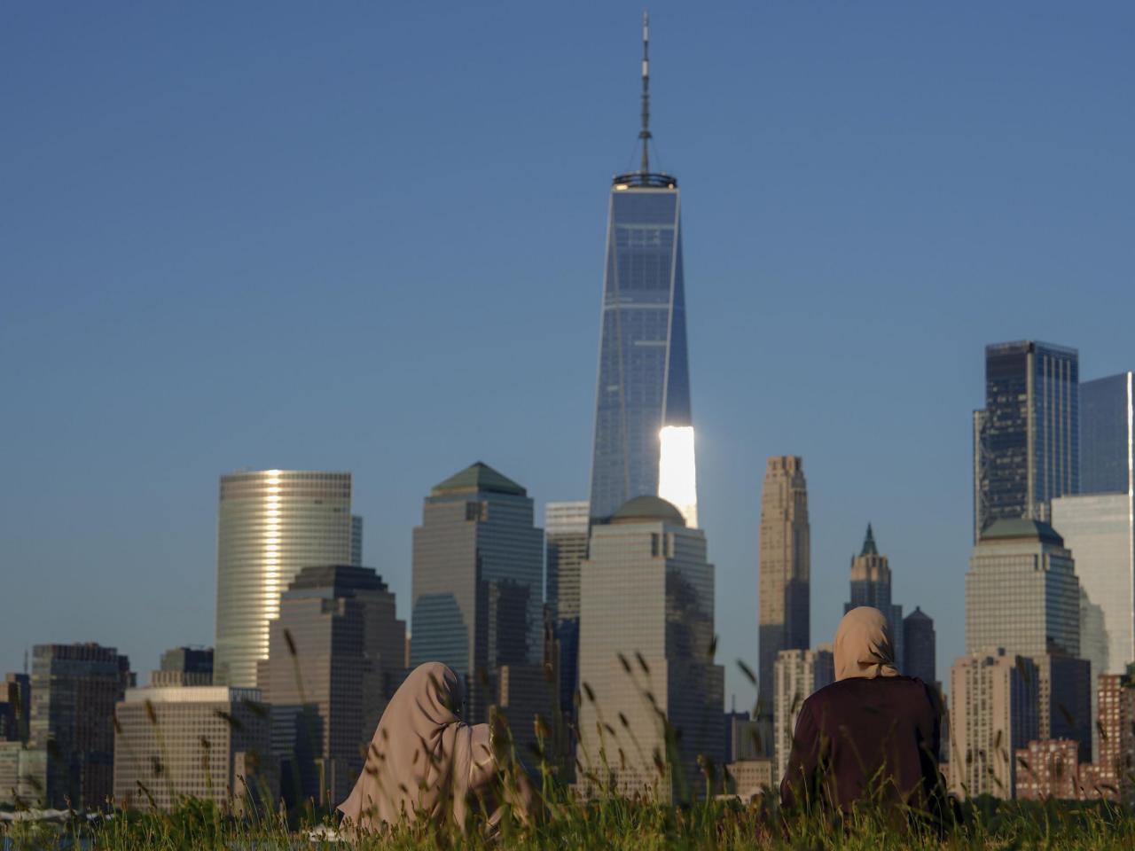 A meteor streaked over the NYC skyline before disintegrating over New Jersey