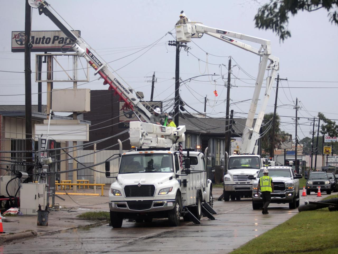 Houston hospitals report spike in heat-related illness during widespread storm power outages