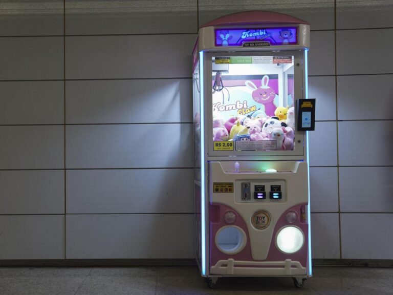 Claw machine games are Rio de Janeiro's new public enemy