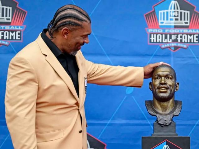 Panthers legend Julius Peppers officially inducted into Pro Football Hall of Fame :: WRALSportsFan.com