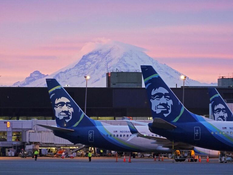 Alaska Airlines grounds flights at Seattle briefly due to tech outage