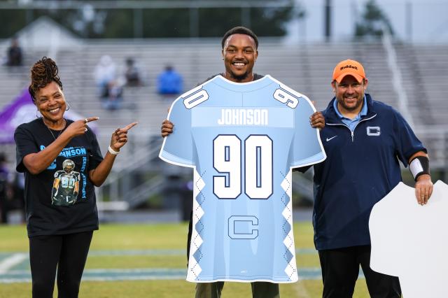 Cleveland retires jerseys of Omarion Hampton, Sterling Johnson