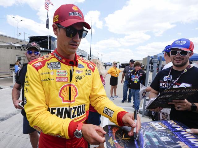 Joey Logano wins NASCAR playoff opener at Atlanta :: WRALSportsFan.com