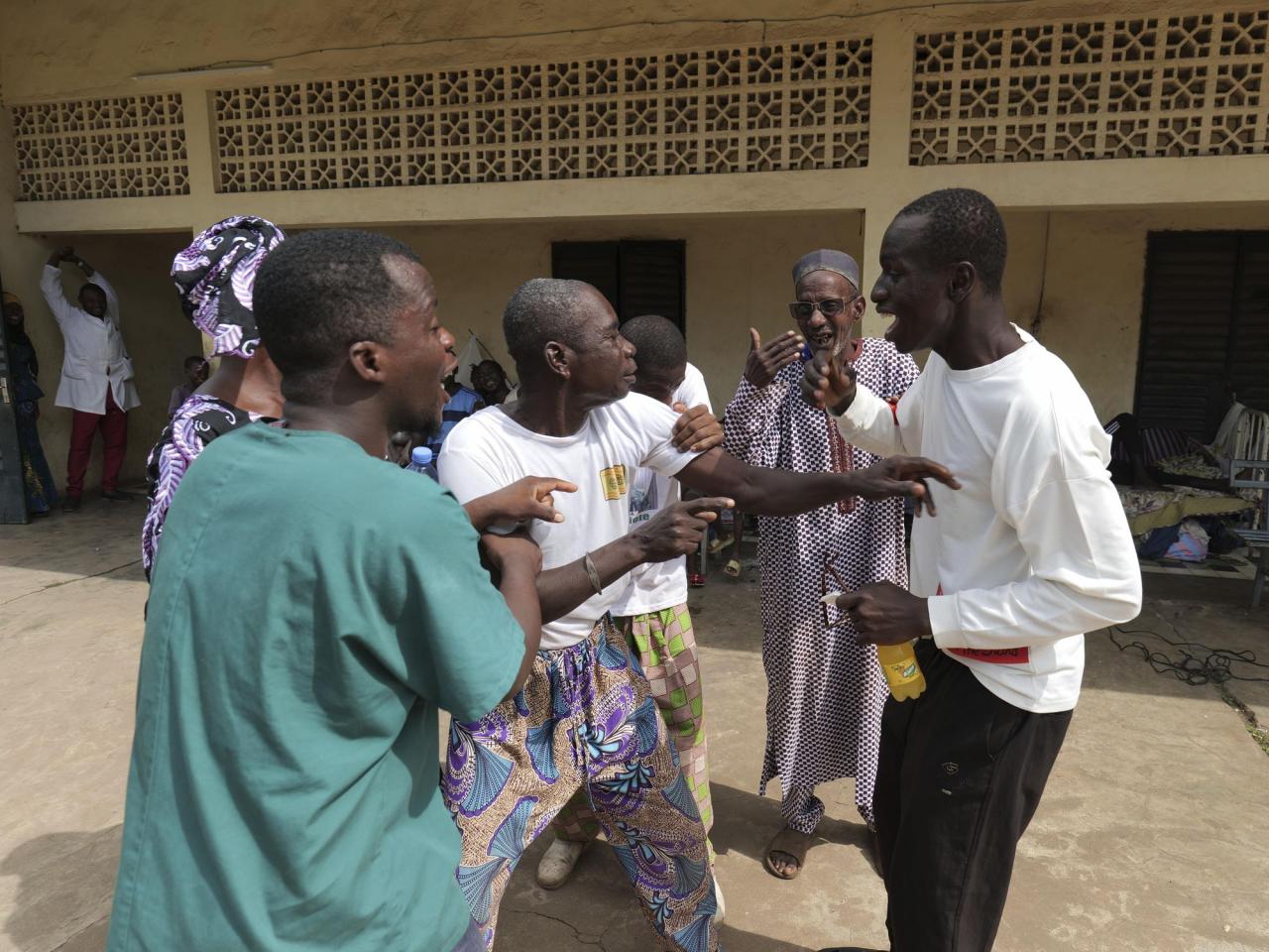 Mali's traditional theater gives psychiatric patients the stage