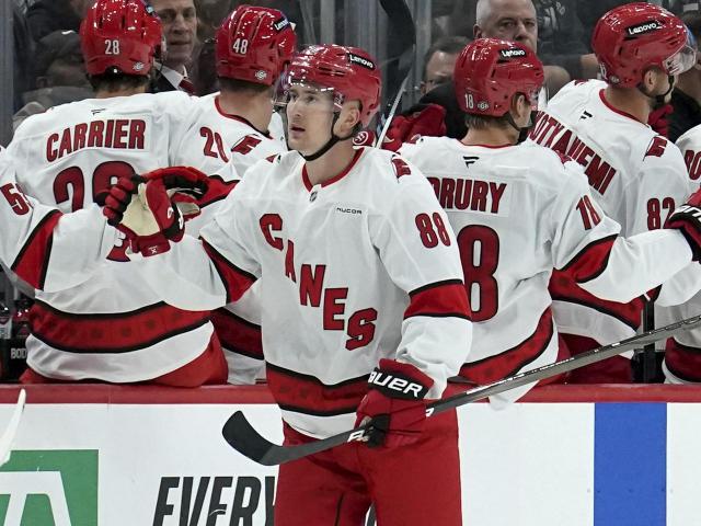 Martin Necas has goal and assist as Hurricanes cruise to 4-1 win over Penguins :: WRALSportsFan.com