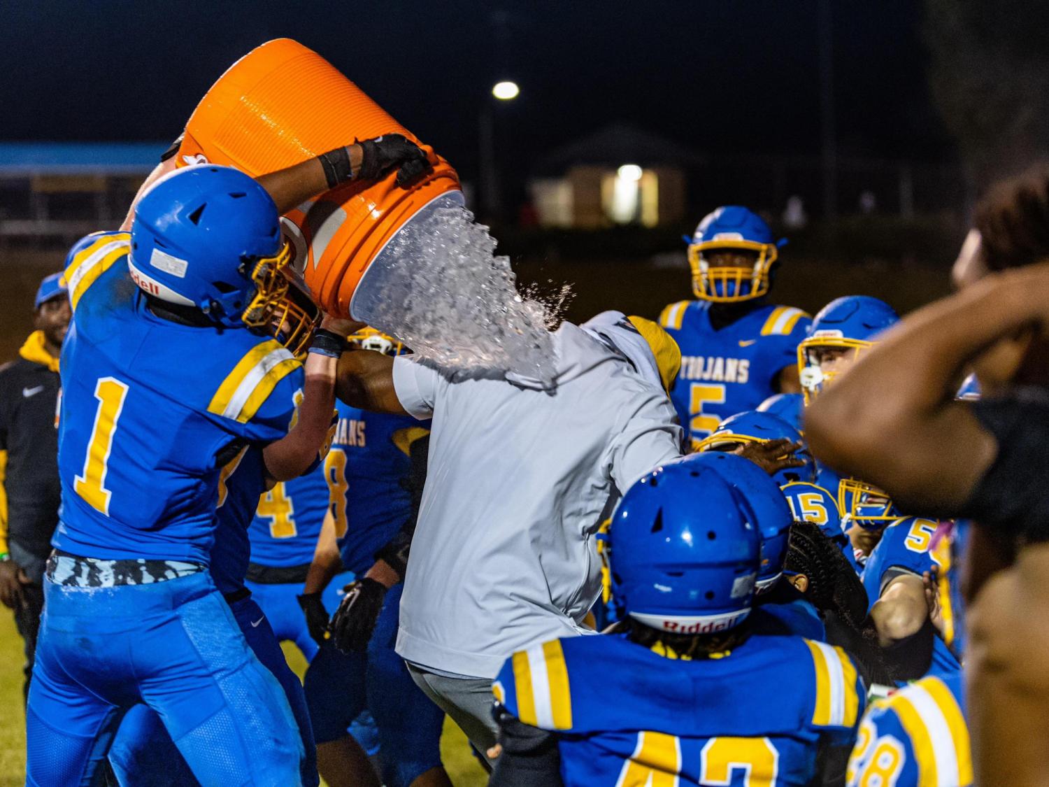 (15) Garner stops late two-point conversion to advance past (18) Southeast Raleigh