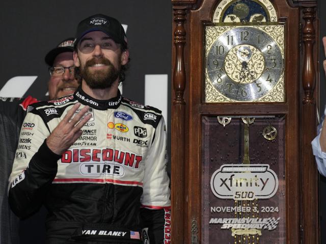 Blaney gets shot at back-to-back NASCAR titles after controversial finish at Martinsville Speedway :: WRALSportsFan.com