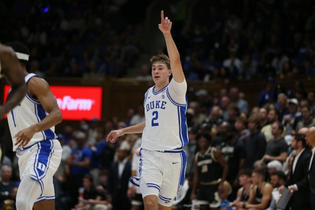 Cooper Flagg scores 24 points, Duke to road win over Arizona :: WRALSportsFan.com