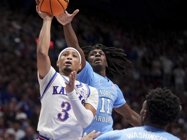 No. 1 Kansas blows 20-point first-half lead, holds on to beat No. 9 North Carolina 92-89 :: WRALSportsFan.com