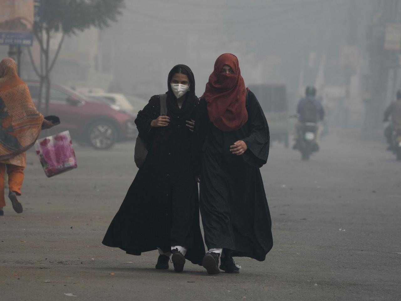 Record-high pollution sickens thousands in Pakistan's cultural capital of Lahore