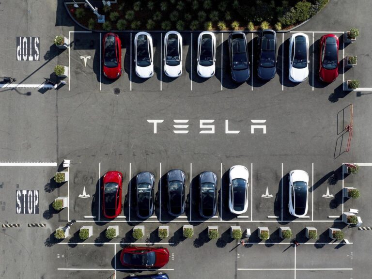 US agency says Tesla's public statements imply that its vehicles can drive themselves. They can't