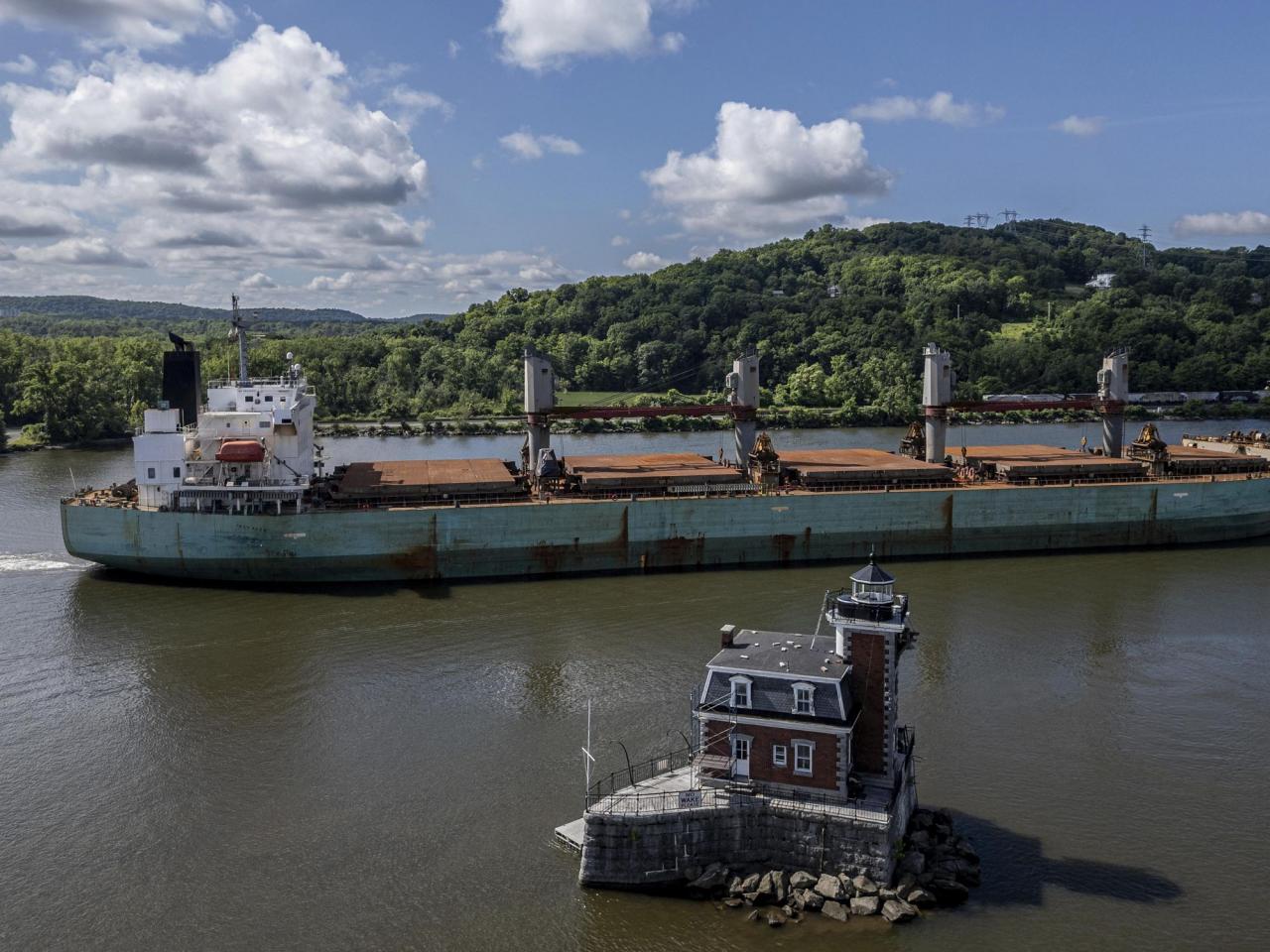 Corps of Engineers will look to save 150-year-old lighthouse from crumbling into the Hudson River