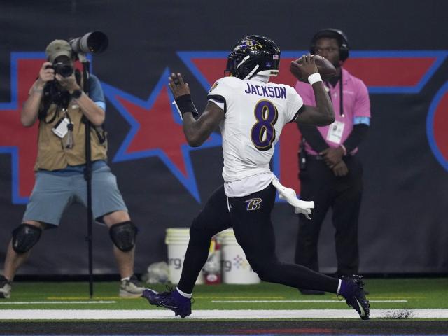 Lamar Jackson breaks NFL QB rushing record, accounts for 3 TDs in Ravens' 31-2 romp over Texans :: WRALSportsFan.com