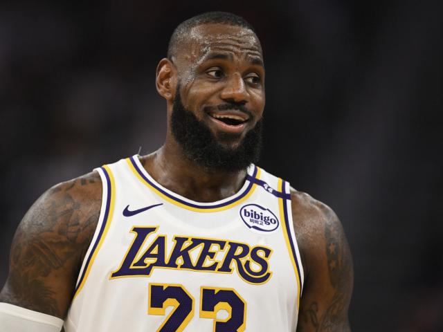 LeBron James scores 31 in record 19th Christmas Day game as Lakers hold off Curry, Warriors 115-113 :: WRALSportsFan.com