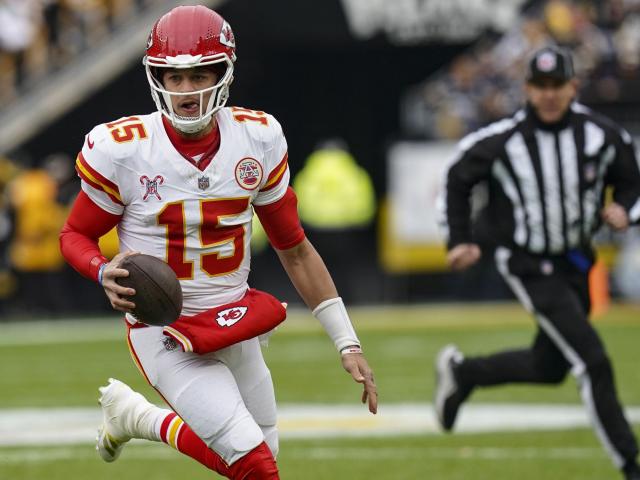 Mahomes throws 3 TDs as Chiefs clinch AFC's top seed by breezing past the skidding Steelers 29-10 :: WRALSportsFan.com