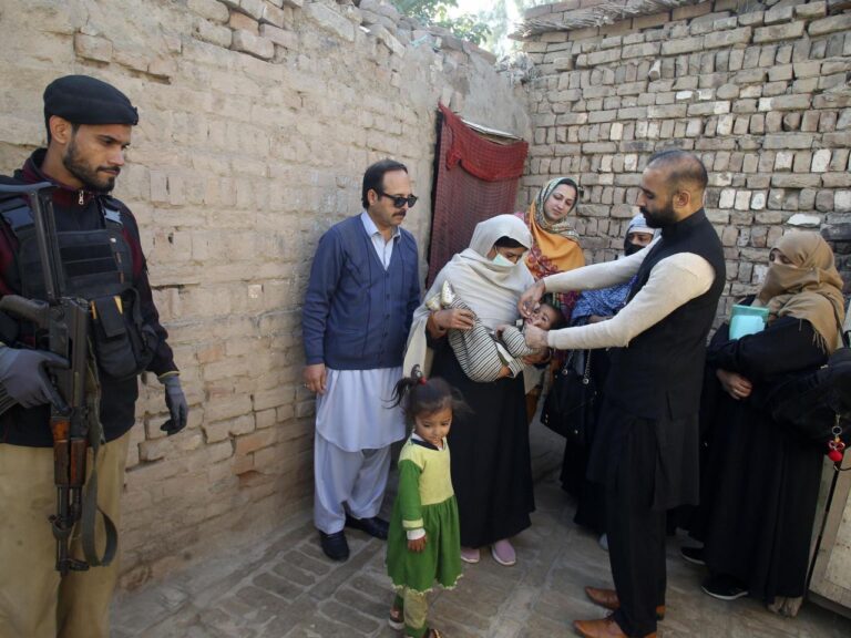 Pakistan begins last anti-polio vaccination campaign of the year after a surge in cases