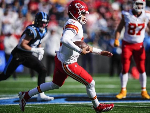 Patrick Mahomes and Chiefs win at the buzzer again, topping Panthers 30-27 on Shrader’s field goal :: WRALSportsFan.com