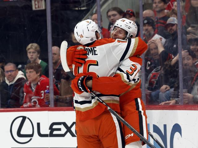 Hurricanes score twice in third period, but fall to Ducks 3-2 in overtime :: WRALSportsFan.com