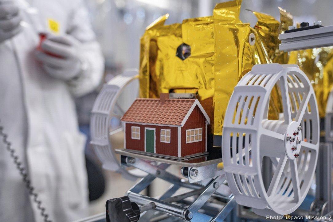 Mission to moon carries tiny red Swedish home to space