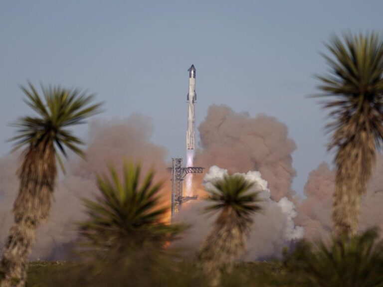 SpaceX loses spacecraft after catching rocket booster at the launch pad in latest Starship test