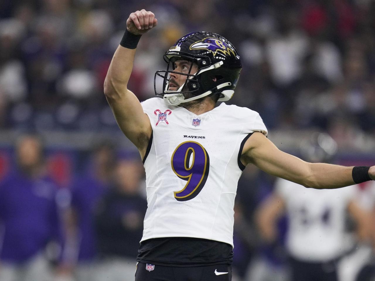 3 more massage therapists accuse Ravens' Tucker of sexually inappropriate conduct, report says