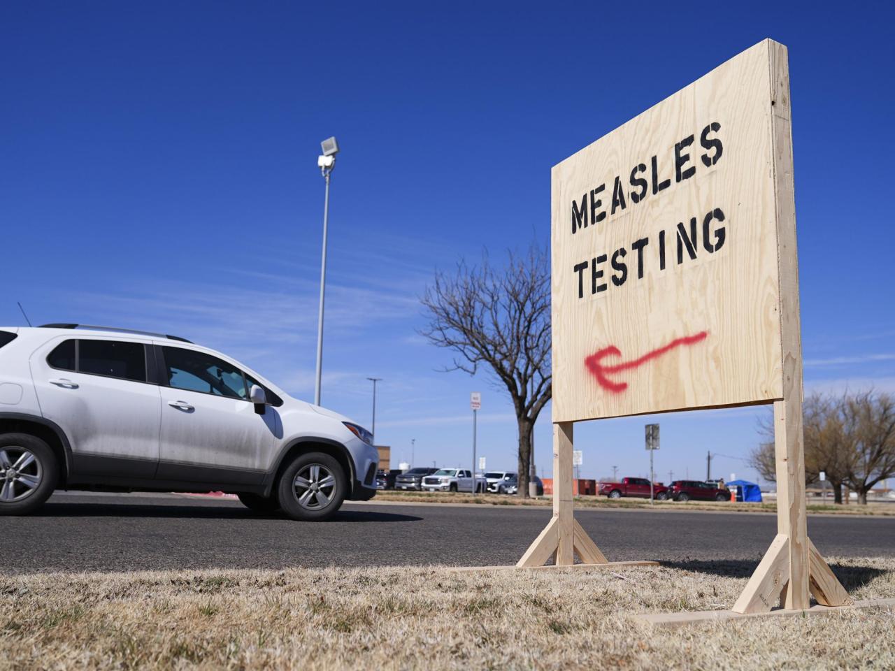 A Texas child who was not vaccinated has died of measles, a first for the US in a decade